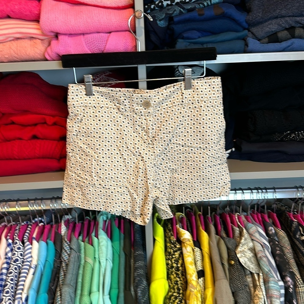 Loft tan with white/black flowers 4” shorts size 0